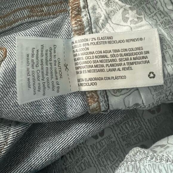 Wild Fable Woman’s Medium Wash High Waisted Cuffed Denim Short- Size 2/ 26R - Picture 8 of 11